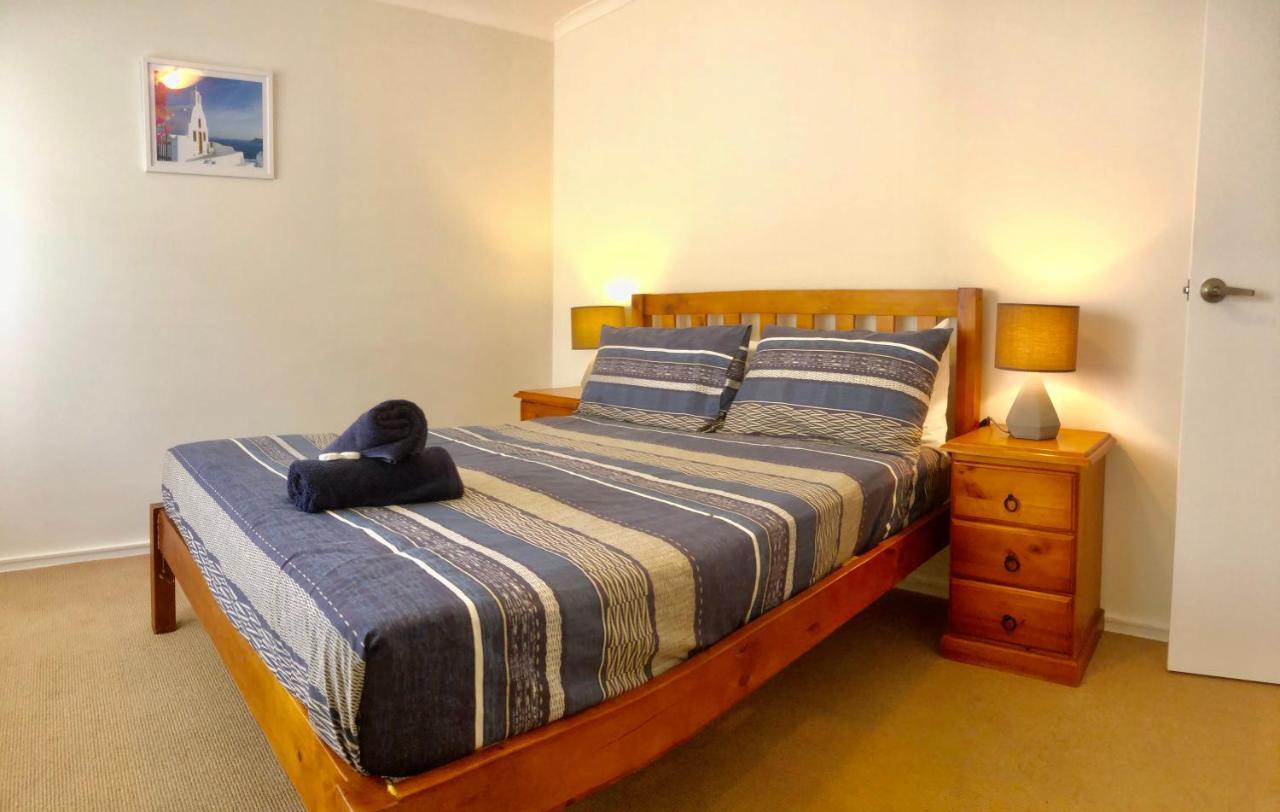 Beach House Opposite Ocean 4 Bed 2 Bathroom With Pool Geraldton Exterior photo