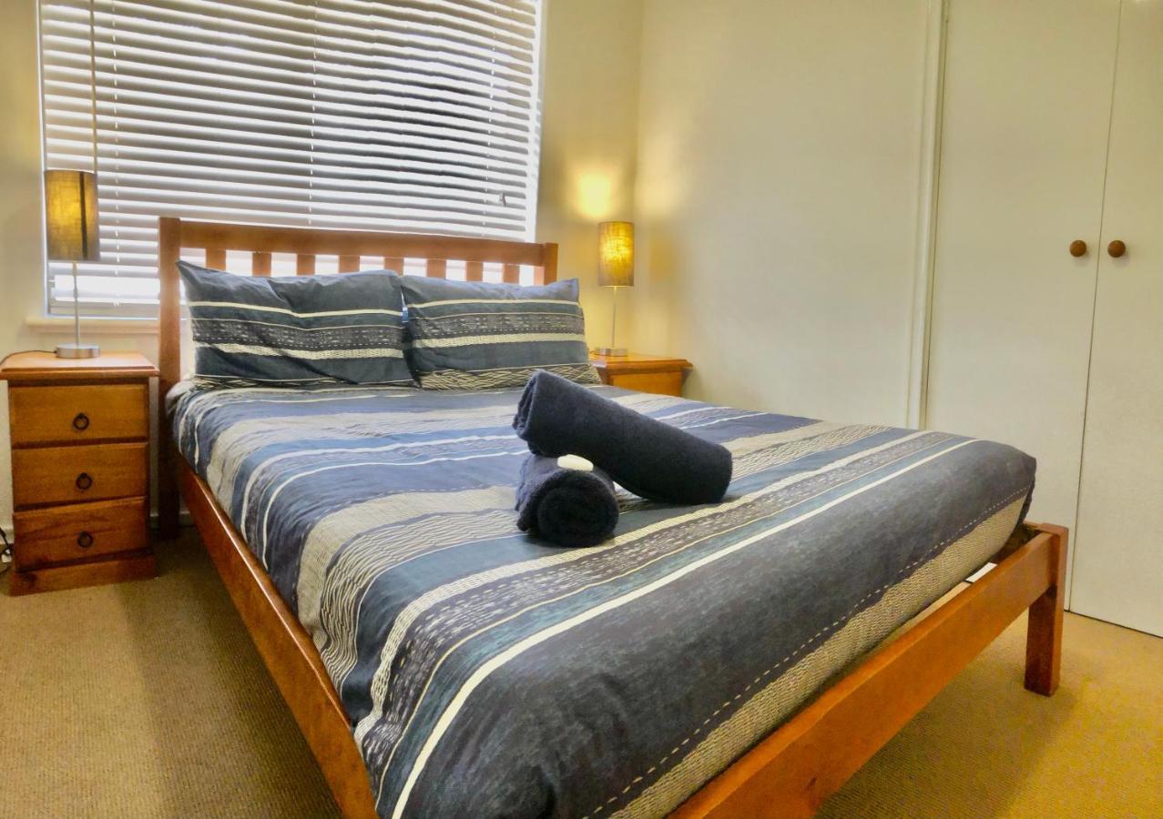 Beach House Opposite Ocean 4 Bed 2 Bathroom With Pool Geraldton Exterior photo
