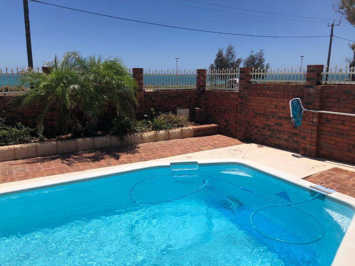 Beach House Opposite Ocean 4 Bed 2 Bathroom With Pool Geraldton Exterior photo