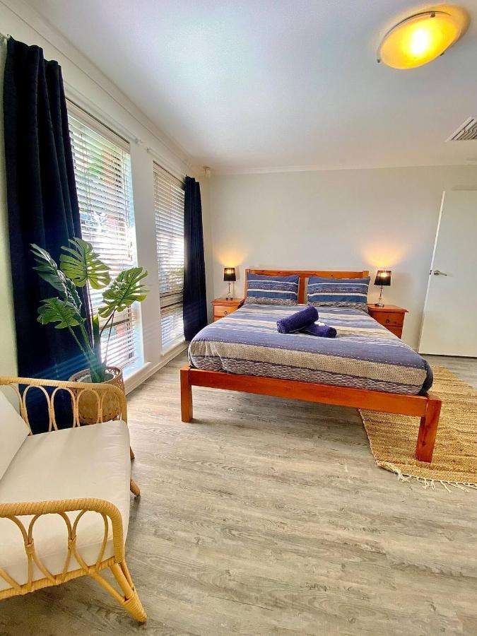 Beach House Opposite Ocean 4 Bed 2 Bathroom With Pool Geraldton Exterior photo